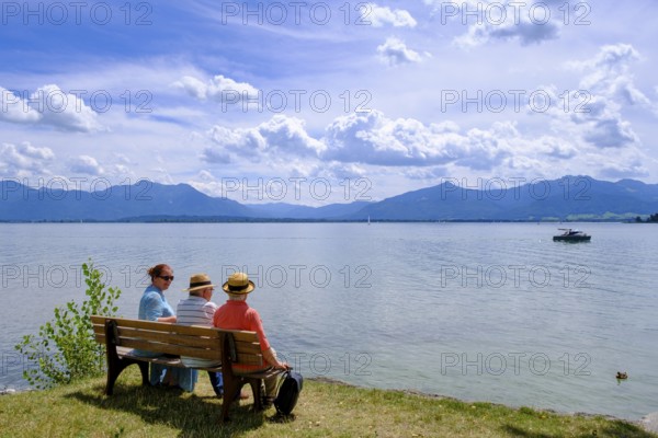Seniors, family, couple on a rest area, Fraueninsel, Chiemsee, Chiemgau, Upper Bavaria, Bavaria, Germany