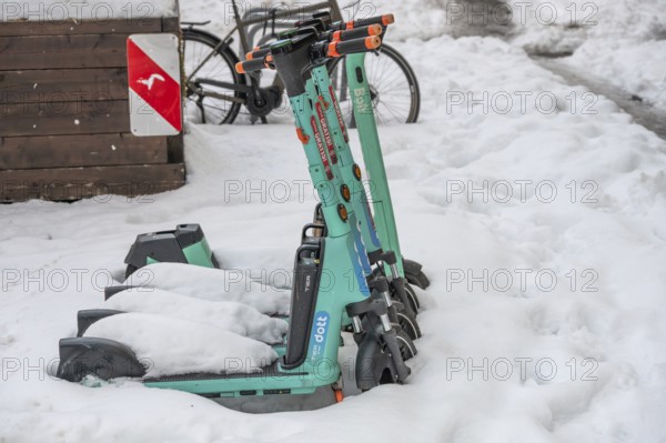 Parked, snow-covered scooters, Nuremberg, Middle Franconia, Bavaria, Germany