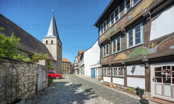 Alley with half-timbered houses and cobblestones at St. Nikolai church, half-timbered town of Osterwieck, Harz, Harzvorland, Saxony-Anhalt, Germany