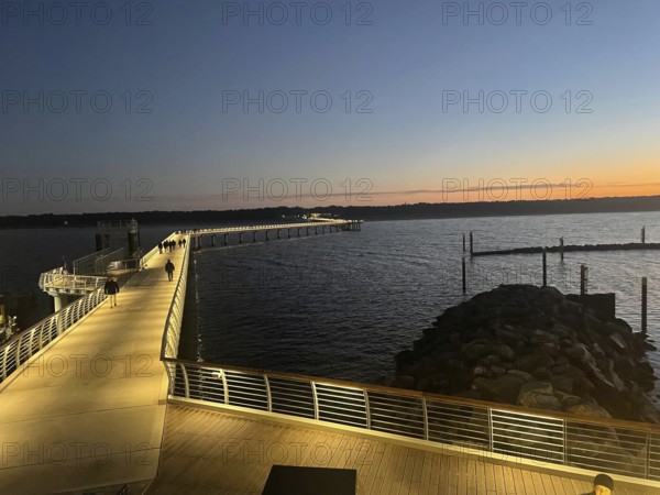 Baltic resort Prerow, pier, night view, sunset, twilight, Baltic Sea. At 720 meters, it is the longest pier in the Baltic Sea region. It became on October 16, 2024. Western Pomerania Lagoon Area, Darss-Zingster Bodden Range, Baltic Sea, Peninsula, Nature, Autumn, Nature Reserve, Fischland-Darß-Zingst, Mecklenburg-Western Pomerania, Germany