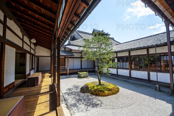 Courtyard with Zen Garden, Circle Triangle Square Garden Circle Triangle Square Garden, Kenninji Hombo, Buddhist Kennin-ji Temple, Higashiyama, Kyoto, Japan