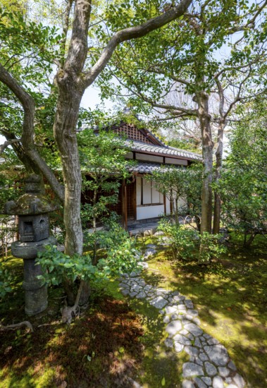 Stone path through a garden, Kennin-ji Zen Buddhist Temple, Higashiyama, Kyoto, Japan
