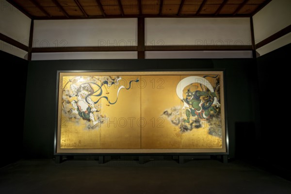 Partitions depicting the wind and thunder gods on a gold background, Kenninji Temple, Komatsucho, Kyoto, Japan