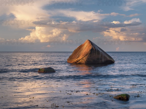 Sunset on the Baltic Sea, boulders on the shore, the Swanenstein in the last light, Lohme, Jasmund National Park, Rügen Island, Mecklenburg-Western Pomerania, Germany