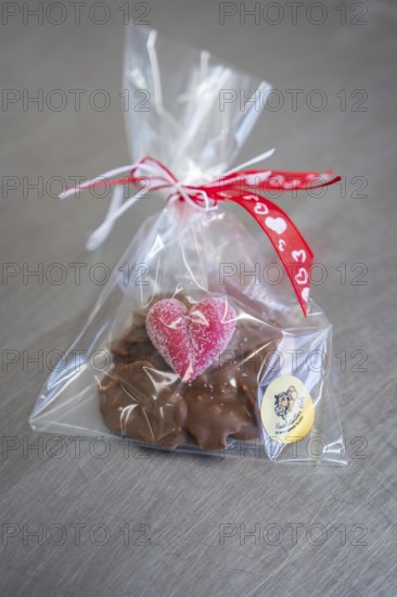 Chocolate snack with heart-shaped decoration in red gift packaging, Easter production of regional products, Haselstaller Hof, Gechingen, Calw district, Germany