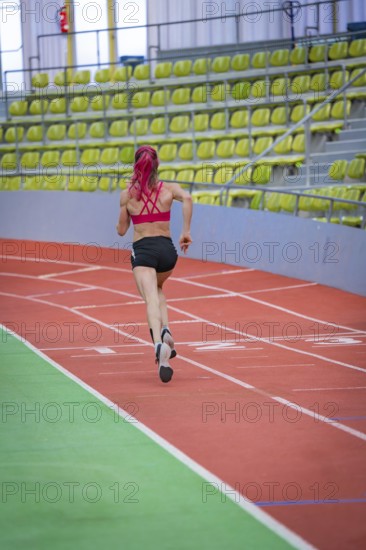 Female athlete concentrated while running, career lines in focus, middle distance runner Katharina Jaiser, Glaspalast Sindelfingen, Germany