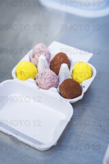 Colourful chocolate eggs are sorted in white cardboard packaging, chocolate quail eggs, Easter production, Haselstaller Hof, Gechingen, Germany
