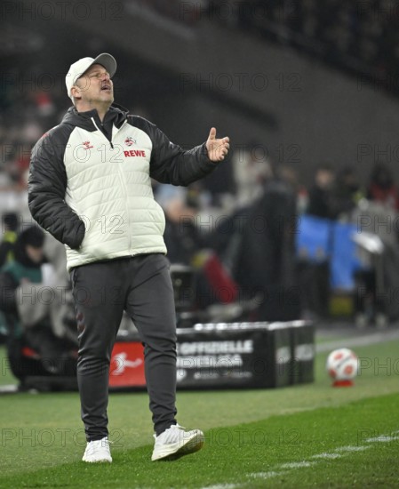 Coach coach Lukas Kwasniok 1. FC Cologne KÖ on the sidelines Disappointment disappointed after missed goal opportunity gesture soccer Bundesliga, MHPArena, MHP Arena Stuttgart, Baden-Württemberg, Germany
