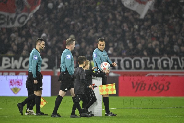 Start of a game in the soccer Bundesliga, referee Robert Hartmann hands over match ball to ball boy, ball child, MHPArena, MHP Arena Stuttgart, Baden-Württemberg, Germany