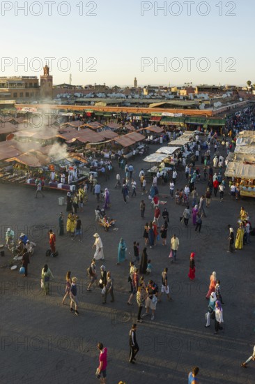 Place Djemma el-Fna, Gauklerplatz, UNESCO World Heritage Site, sunset, Marrakech, Morocco