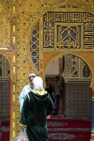 Alley in the old town, Souk, Fez El Bali, Medina, UNESCO World Heritage Site, Fez, Morocco