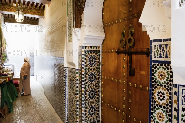 Alley in the old town, Souk, Fez El Bali, Medina, UNESCO World Heritage Site, Fez, Morocco