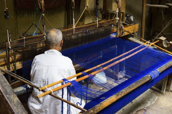 Man working on a loom in the old town, Fez El Bali, Medina, UNESCO World Heritage Site, Fez, Morocco