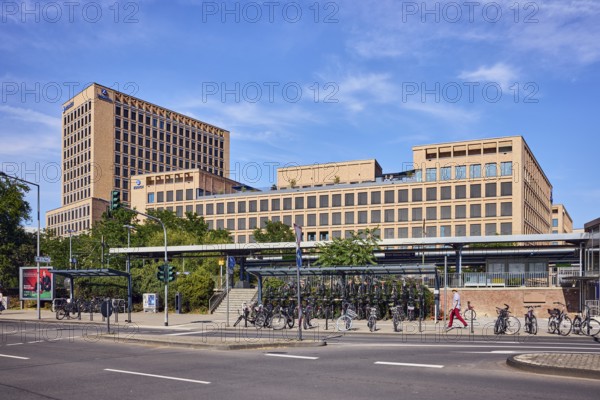 Commercial building, Zurich Group Germany, modern architecture, traffic lights, roads, Cologne Messe Deutz railway station, trees, blue sky, cirrus clouds, Auenweg, Leichlinger Straße and Charles-de-Gaulle-Platz intersection, Cologne, district-free city, North Rhine-Westphalia, Germany