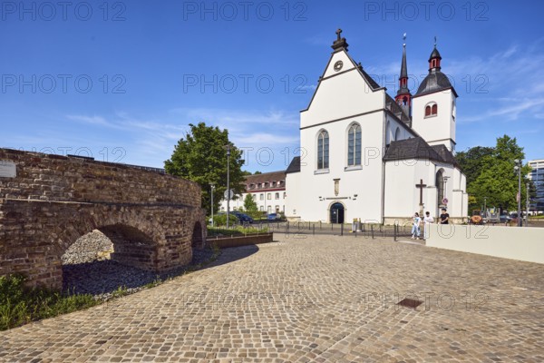 Historic railway hub, Alt St. Heribert church, cobblestone walkway, trees, pedestrians as accessories, blue sky, cirrus clouds, Urbanstraße, Kennedy-Ufer, Cologne, district-free city, North Rhine-Westphalia, Germany
