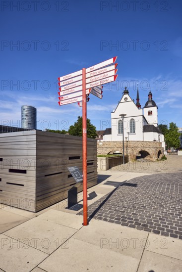 Guide to Mülheim, Rheinpark, Tanzbrunnen, Rheinhallen, Cathedral and Central Station and Poll, Poller Wiesen, Deutz Harbour and Deutz Bridge, Alt St. Heribert Church, high-rise building, general architecture, lantern, trees, blue sky, cirrus clouds, Urbanstraße, Kennedy-Ufer, Cologne, district-free city, North Rhine-Westphalia, Germany