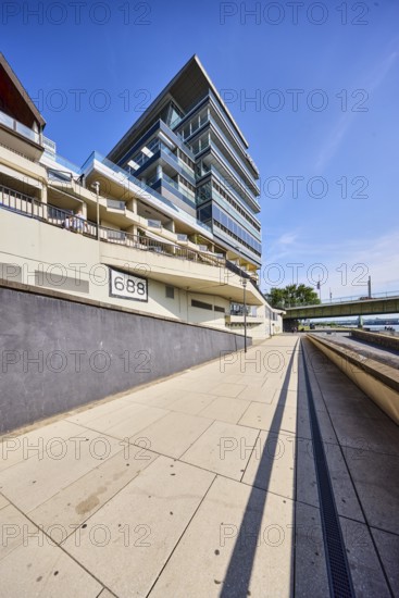 Rhine river, Rhine kilometer 688, kilometer marking, general development, commercial buildings, modern architecture, MaxCologne, wall made of concrete slabs, car, pedestrian, bicycle and tram bridge, waterfront, blue sky, cirrus clouds, cirrostratus clouds, Deutz bridge, Kennedy shore, Cologne, district-free city, North Rhine-Westphalia, Germany