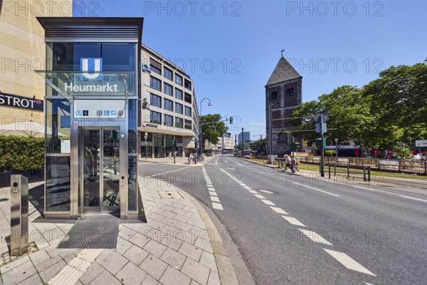 Heumarkt subway stop, church tower of Klein St. Martin, general development, commercial building, modern architecture, sidewalk, pedestrian crossing, cycle path, street, traffic lights, trees, blue sky, cloudless, intersection Kleine Sandkaul, Augustinerstraße and Pipinstraße, Cologne, district-free city, North Rhine-Westphalia, Germany