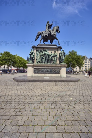Frederick William III of Prussia monument, equestrian statue, general architecture, buildings, trees, pedestrians as accessories, blue sky, cirrus clouds, Heumarkt square, Cologne, district-free city, North Rhine-Westphalia, Germany