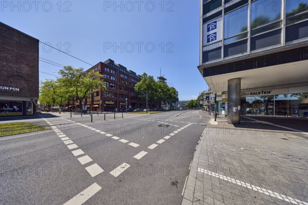 Pedestrian zone, shops, shopping, general architecture, commercial buildings, modern architecture, barrier bollard, central strip, street, overhead lines, tram tracks, footpath, cycle path, trees, blue sky, cloudless, intersection of Hohe Straße, Cäcilienstraße and Pipinstraße, Cologne, district-free city, North Rhine-Westphalia, Germany