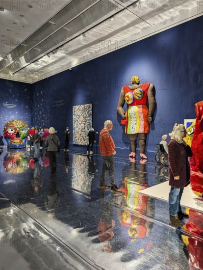 Monumental female figure Dolores, colorful sculpture, nana, woman, artist Niki de Saint Phalle, feminist art, visitor, exhibition Love you for infinity, at the Sprengel Museum, Hanover, Germany