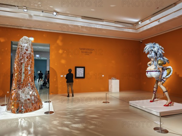 Exhibition room, oversized sculpture by Niki de Saint Phalle, obélisque de miroirs, phallus symbol, and sculpture Miss ko by Takashi Murakami, Love you for infinity, pop art, visitors to the Sprengel Museum, Hanover, Germany