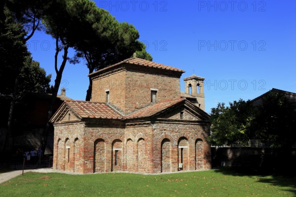 Mausoleum of Galla Placidia, originally built as a funerary chapel for Galla Placidia, the daughter of Emperor Theodosius I, although her body was probably never buried there, World Heritage Site, Ravenna, Emilia Romagna, Italy