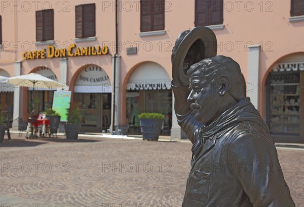 Italy, village of Brescello, bronze figure of Peppone, Mayor Giuseppe Bottazzi portrayed by actor Gino Cervi, on the market square, Piazza Mattiotti