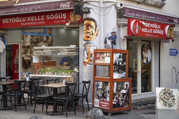 Istanbul, Turkey. December 2nd 2025. Muammer Usta The famous shop that was once a street stall selling Turkish sheep's head and trotters known as Kelle Paca in Beyoglu, Istanbul, Turkey