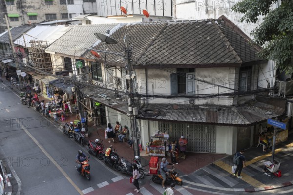 Bangkok, Thailand. March 4th 2025. A tangled mess of cables and wires used for phone and internet connections hanging from a poles along a side street in central Bangkok, Thailand