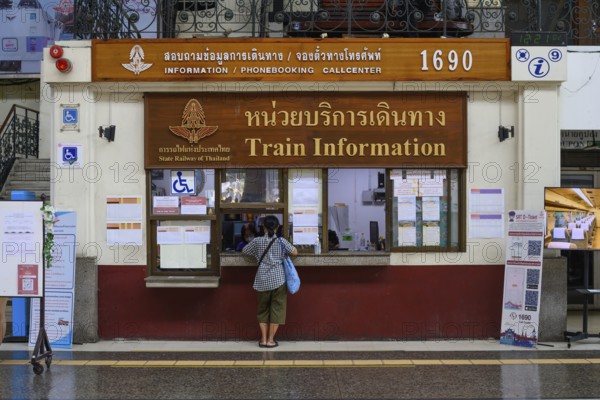 Bangkok, Thailand. February 16th 2025. A passenger at the Train Information kiosk at Hua Lamphong Railway Station, Bangkok, Thailand