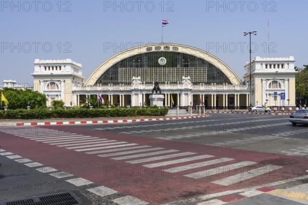 Bangkok, Thailand. February 16th 2025. Architecture of the Hua Lamphong Railway Station, Bangkok, Thailand