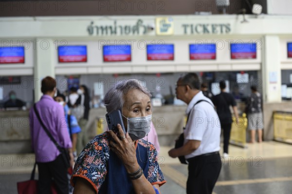 Bangkok, Thailand. February 16th 2025. A local woman in the ticket hall of Hua Lamphong Railway Station, Bangkok, Thailand