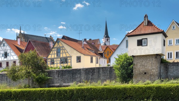 City wall, church defence tower, defensive tower, residential tower and half-timbered houses in Sulzfeld am Main, Lower Franconia, Bavaria, Germany