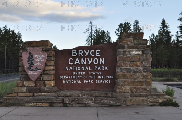 Bryce Canyon National Park entrance sign surrounded by trees, Bryce Canyon National Park, Utah, USA