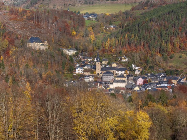 View of Gräfenthal with Wespenstein Castle in the Thuringian Highlands in autumn, Gräfenthal, Thuringia, Germany