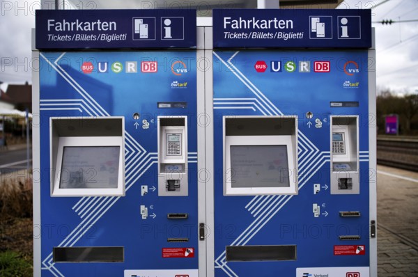 Ticket machine, ticket vending machine, tickets for VVS Verkehrsverbund Stuttgart, bus, subway, S-Bahn, public transport, platform, Deutsche Bahn, Sommerrain, Stuttgart, Baden-Württemberg, Germany