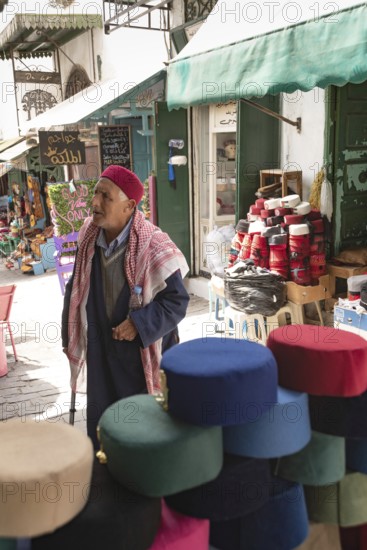 Tunis, Tunisia. 13th May 2024 An old Tunisian man wearing the vermillion red Chechia, traditional soft wool hat worn in the Maghreb region of North Africa. Souk Ech-Chaouachine, Tunis Medina, Tunisia