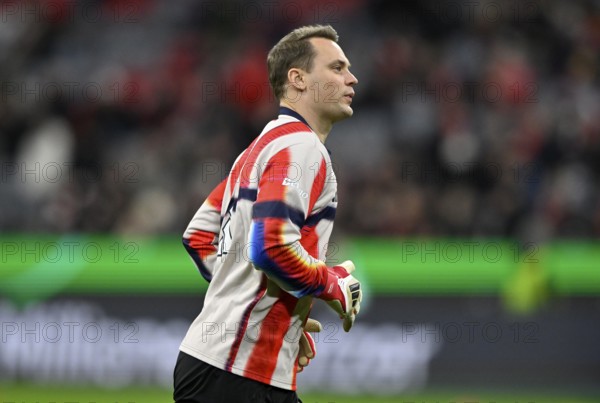 Warm-up training goalkeeper Manuel Neuer FC Bayern Munich FCB (01) good mood football Bundesliga, DFB-Pokal, Allianz Arena, Munich, Bavaria, Germany