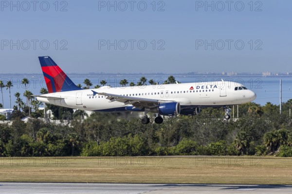 An Airbus A320 Delta Air Lines aircraft with the license plate N325US at Tampa airport, USA