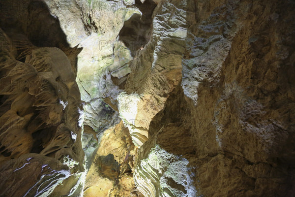 Bärenhöhle, Karlshöhle, Erpfinger Höhle, white Jurassic limestone rock, Sonnenbühl-Erpfingen, Swabian Alb, Baden-Württemberg, Germany