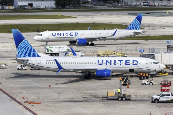Boeing 737 and Airbus A321neo United Airlines aircraft at Fort Lauderdale Airport, USA
