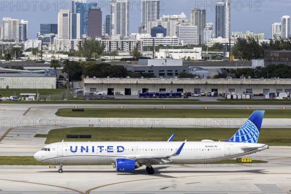 An Airbus A321neo United Airlines aircraft with license plate N24508 at Fort Lauderdale airport, United States