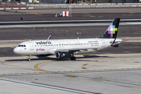 A Volaris Airbus A320 aircraft with the license plate XA-VLQ at Phoenix airport, USA