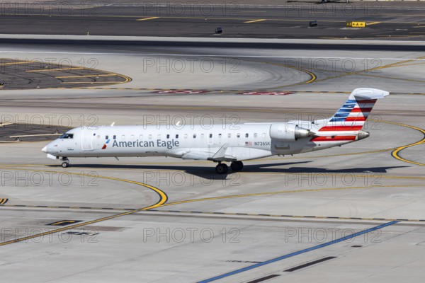 A Bombardier CRJ-700 from American Eagle operated by SkyWest Airlines with license plate N726SK at Phoenix airport, USA
