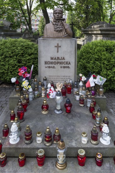 Grave of Polish author Maria Konopnicka, 1842-1910, Lützenhofer cemetery Lychakivsky cemetery, Lviv, Galicia, Ukraine