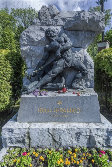 Tomb of the poet Ivan Franko, 1856-1916, Lützenhofer cemetery Lychakivsky cemetery, Lviv, Galicia, Ukraine