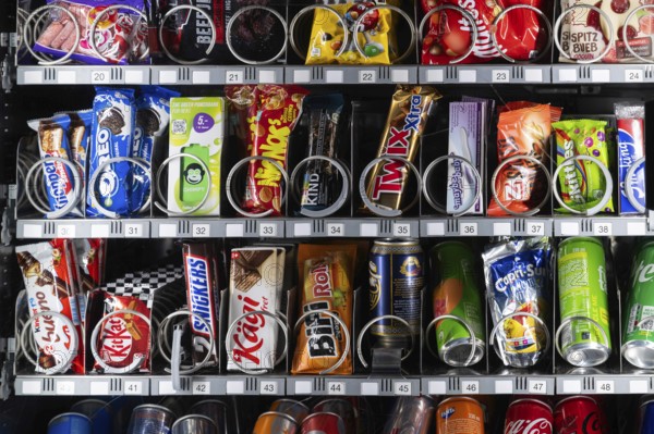 Snack vending machine with Twix, Snickers, M&M, Kitkat, Zweisimmen, Switzerland