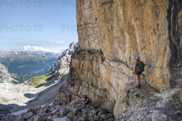 Mountaineers on the Bocchette Centrale band trail, via ferrata in the Brenta Mountains, rock wall, Brenta-Adamello Natural Park, Trentino, Italy