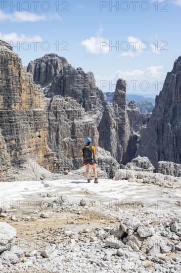 Hikers on the Sentiero Brentari hiking trail in front of cliffs, Brenta Mountains, Brenta-Adamello Natural Park, Trentino, Italy